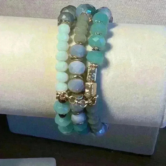 Vintage Crystal  Faceted Blue Glass Beads with Gold Tone Multiple Strands - Picture 5 of 7